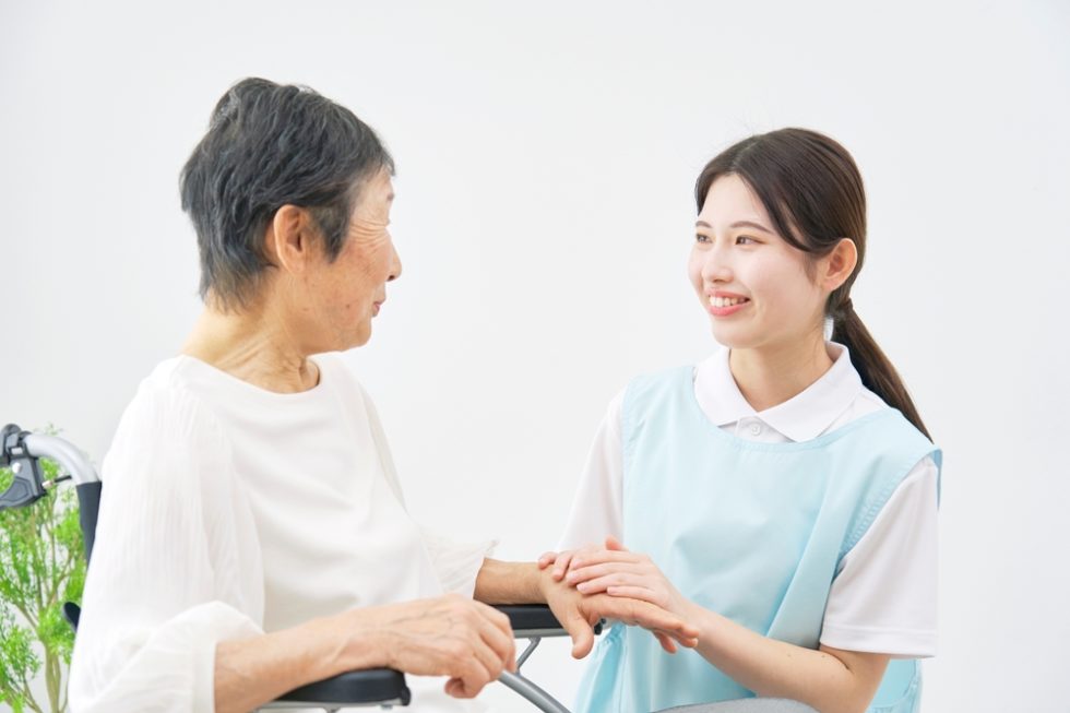 質の高い介護サービスを提供するためには?必要なことをまとめて紹介! | 介護に関わるみんなの知恵袋【カイゴぺディア】